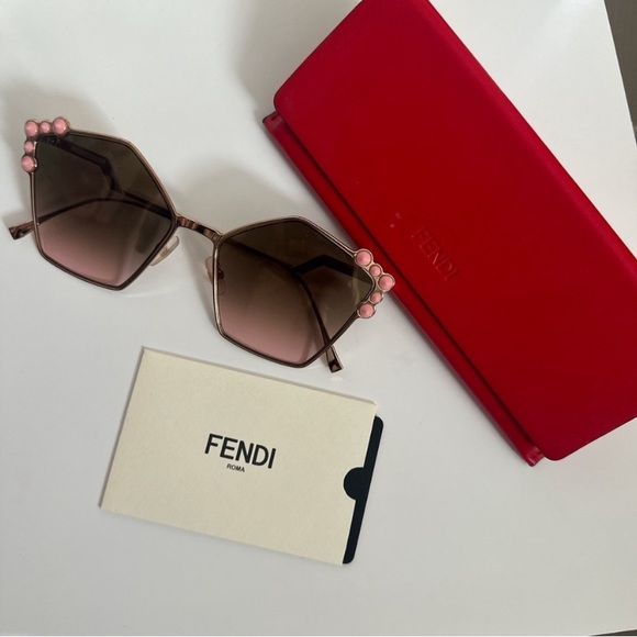 Fendi Sunglasses new with box…. Never have been used - Picture 2 of 2